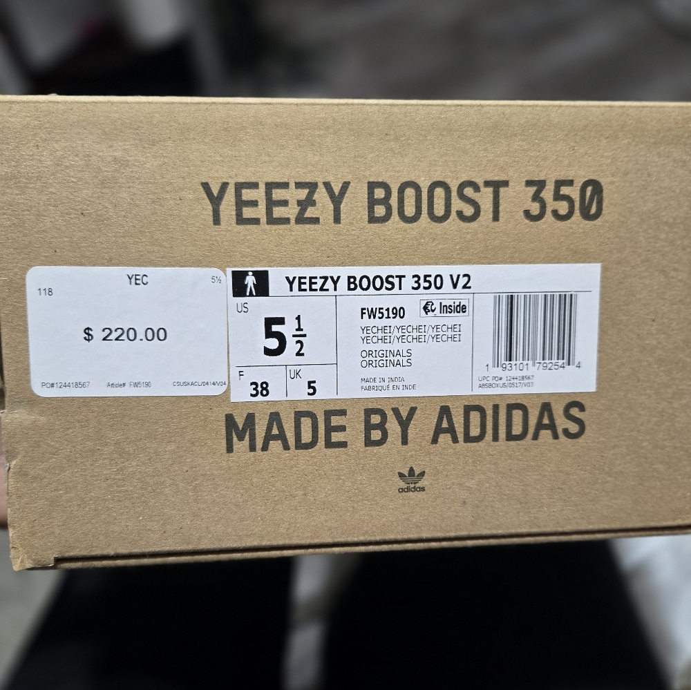Empty Adidas Yeezy Boost 360 Or 700 Boxes - Picture 12 of 13